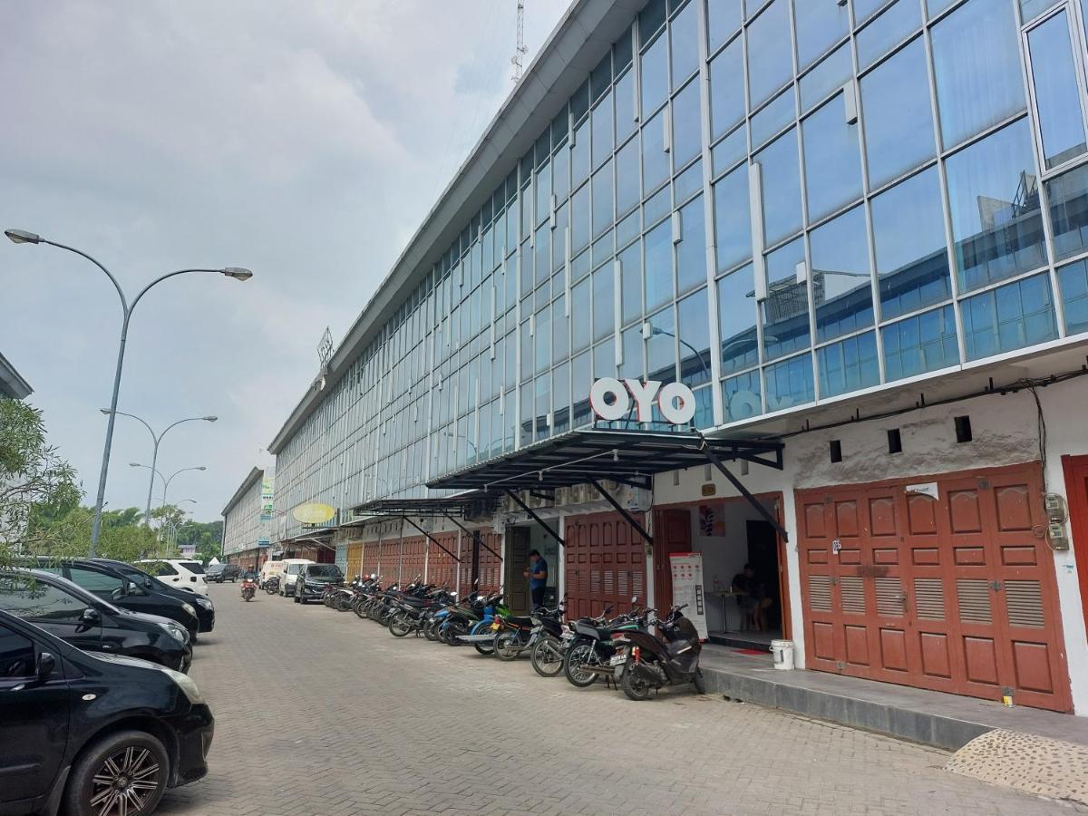 Oyo 91211 Mega Comfort Guest House 棉兰 外观 照片