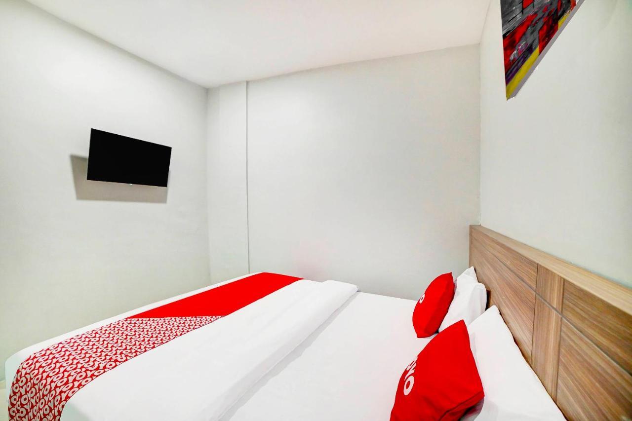 Oyo 91211 Mega Comfort Guest House 棉兰 外观 照片